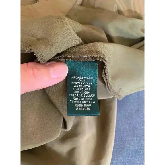 Ralph Lauren Woman's Olive Green Pleated High Waisted Button Shorts Size 14P - Picture 4 of 6